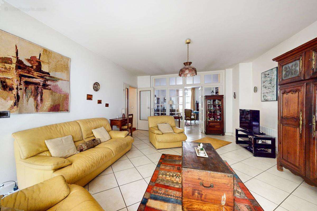 Appartement à PARIS-14E