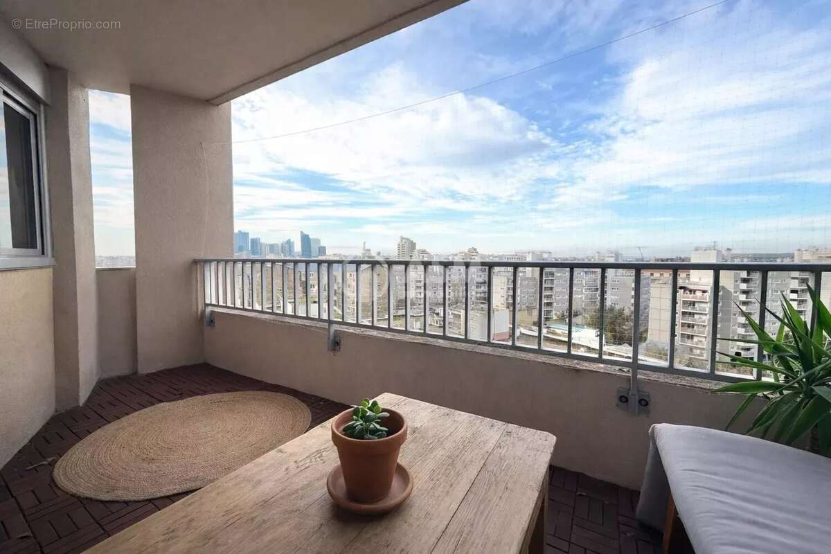 Appartement à COURBEVOIE