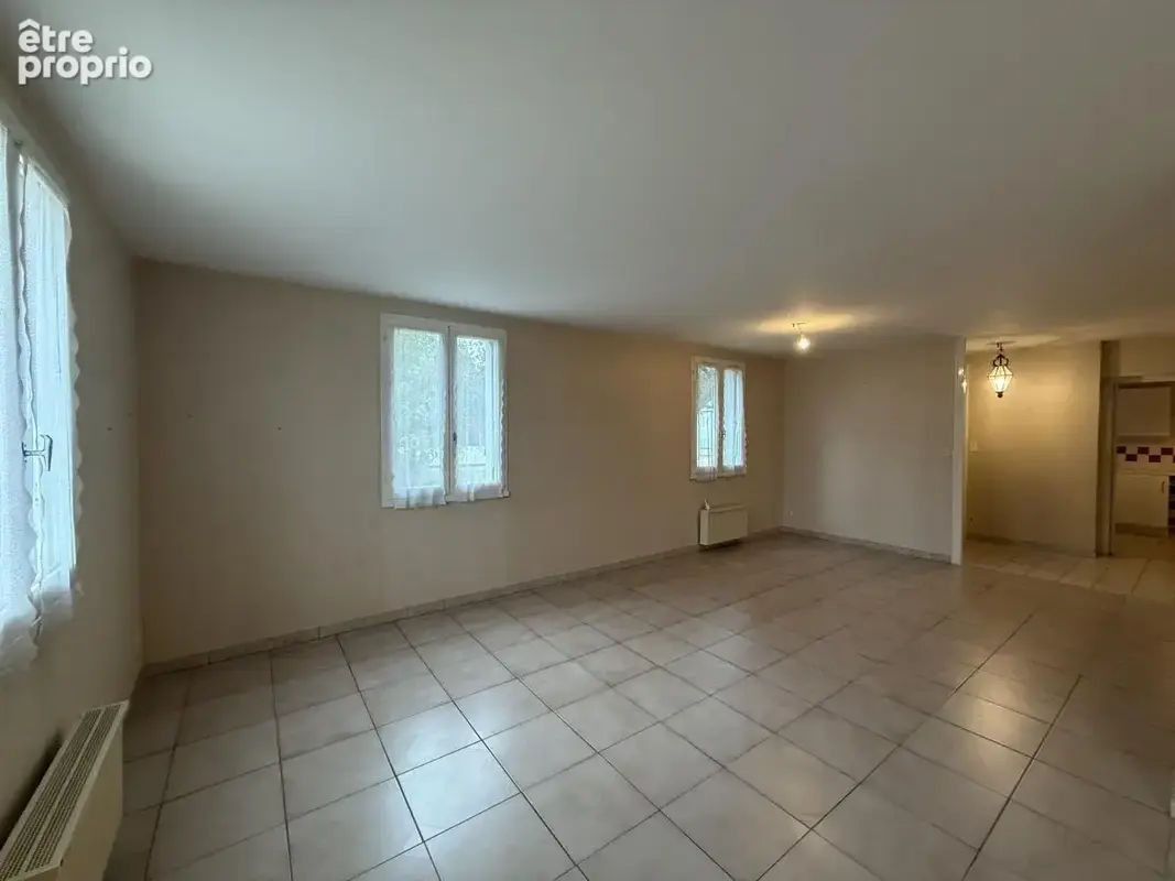 Maison 310 m² à Saint-Laurent-Du-Pape  - photo 6