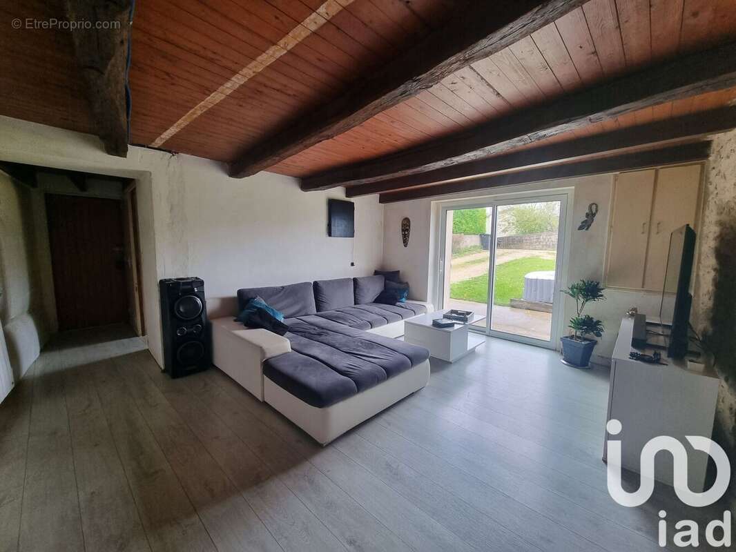Maison 97 m² à Charroux  - photo 7