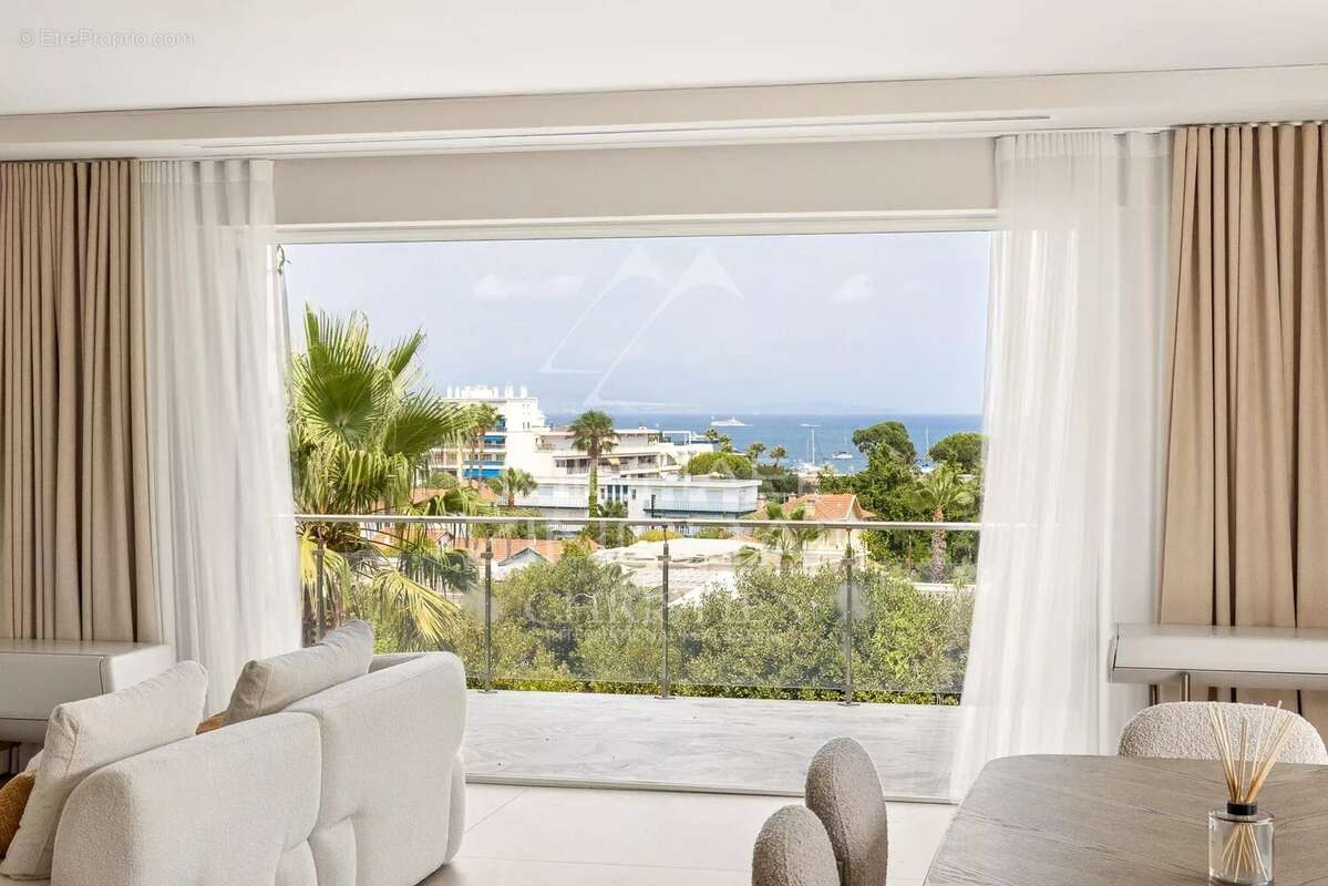 Splendide villa contemporaine rénovée  de 320 m² située dans un domaine privé - photo 2