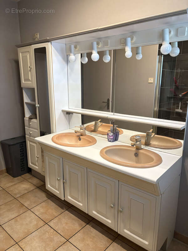 Maison à AMBRIERES-LES-VALLEES