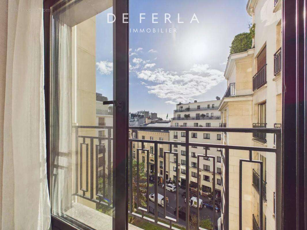 Appartement à PARIS-8E