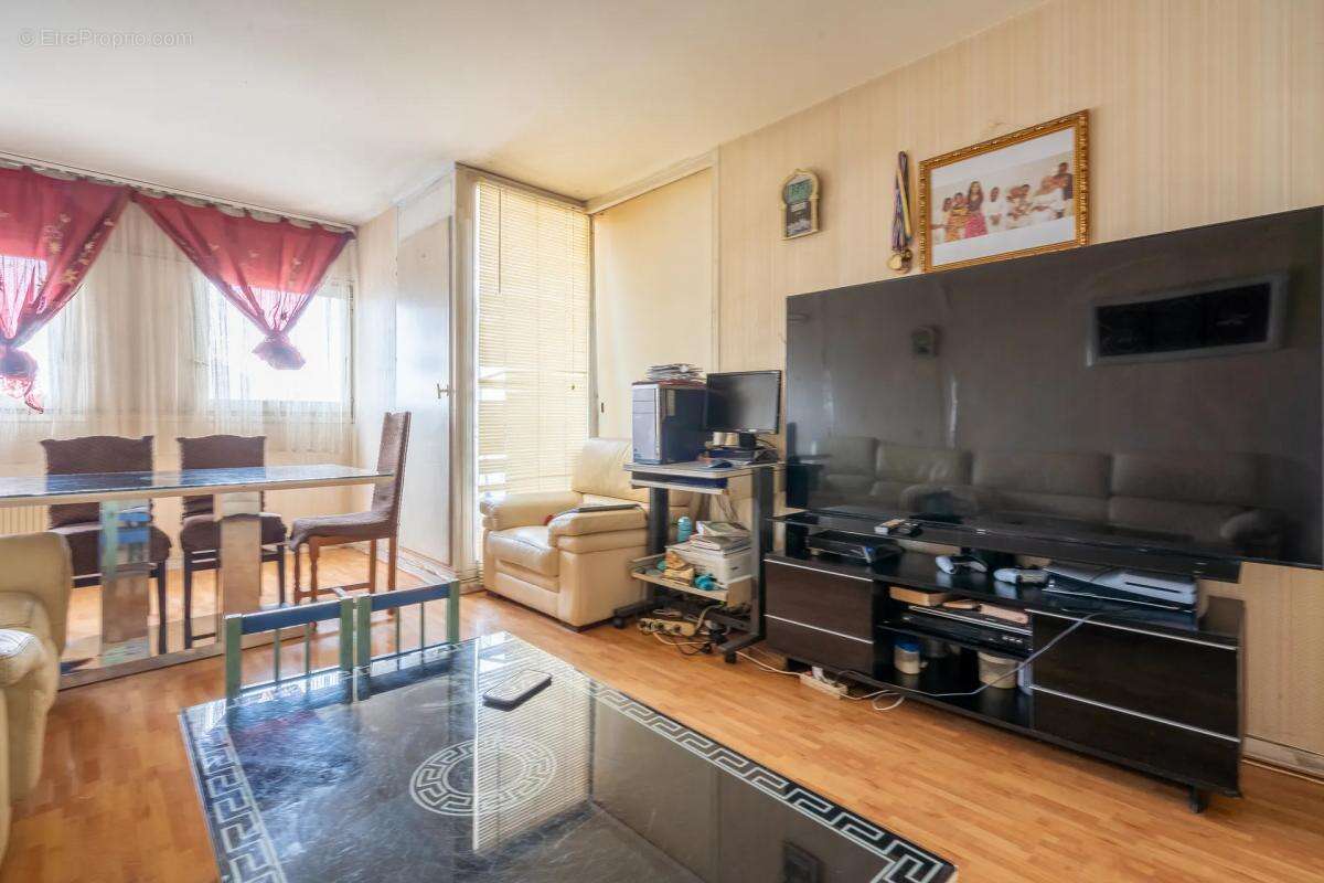 Appartement à LA COURNEUVE