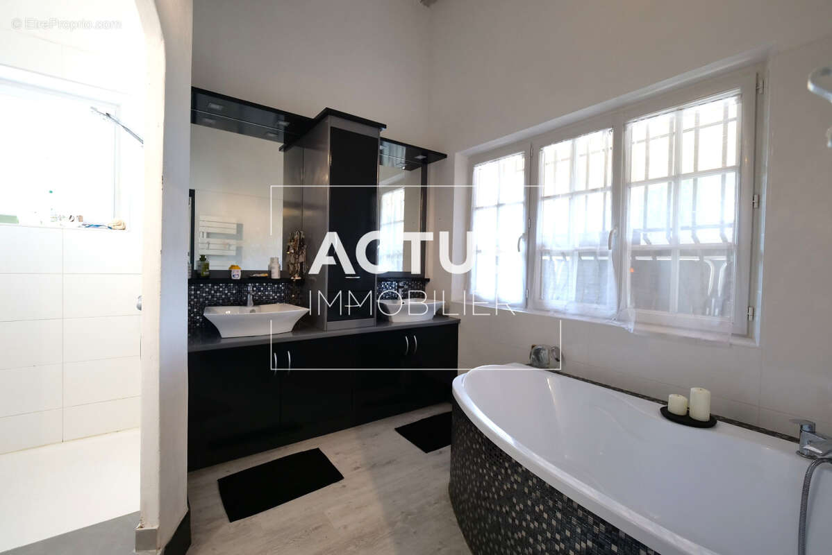 Maison à PELISSANNE