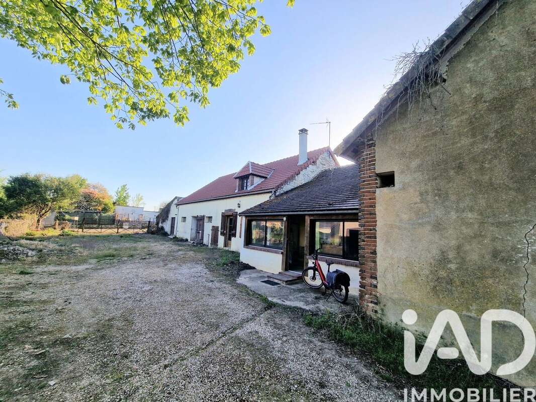 Maison 140 m² à Chamvres  - photo 2