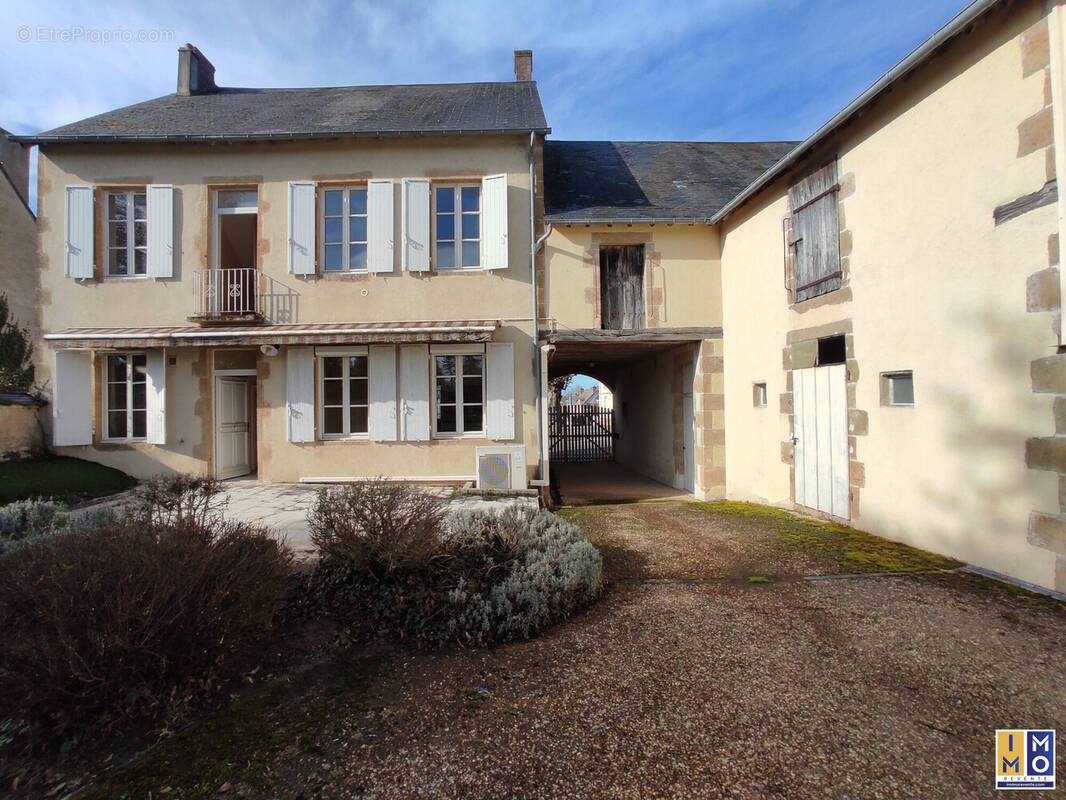 Maison à BAUGY