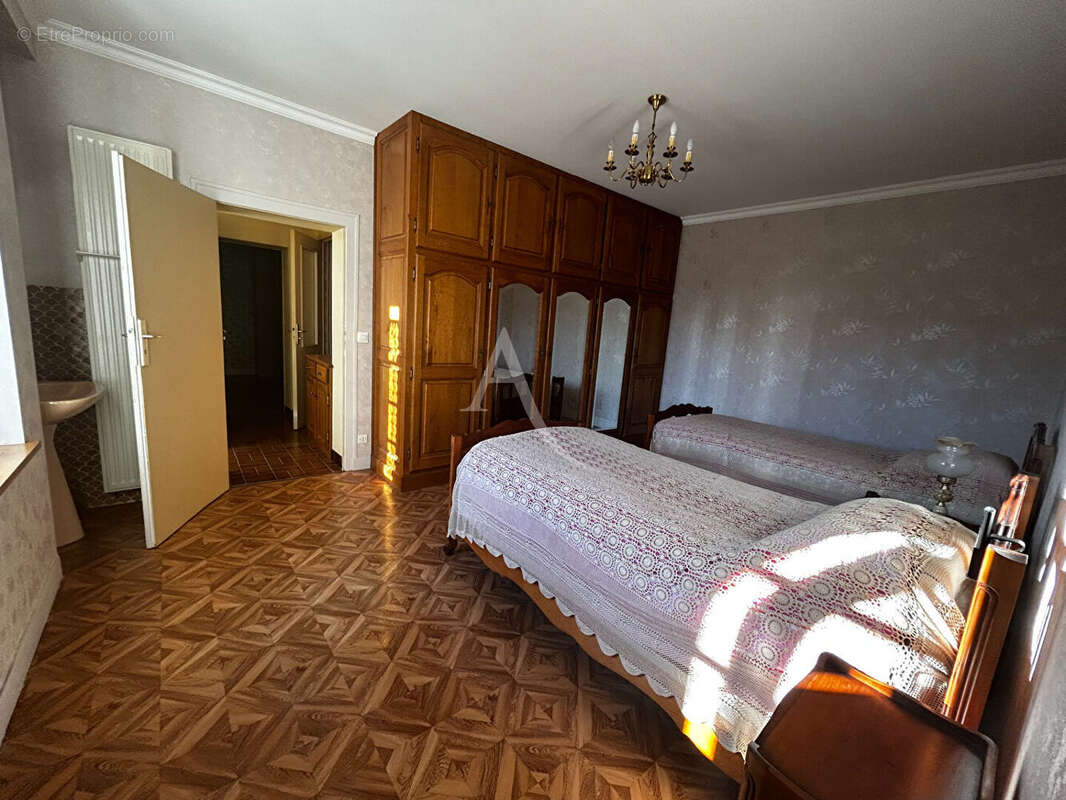Maison à CONTRES