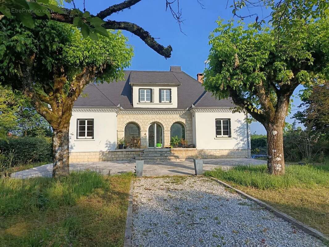 Maison à GOURDON