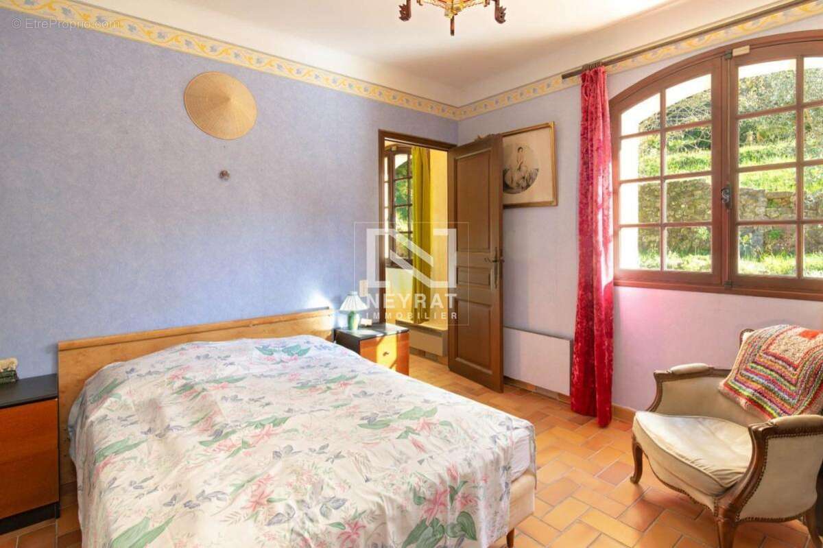 Tourrettes - basrtides - piscine - riviere - source - 17.000m² de terrain - photo 9