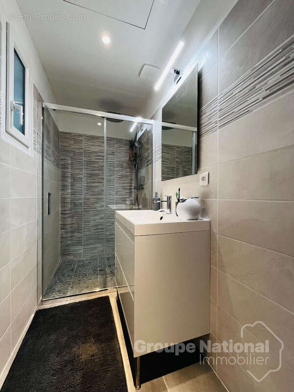 Maison à LA ROQUE-SUR-CEZE