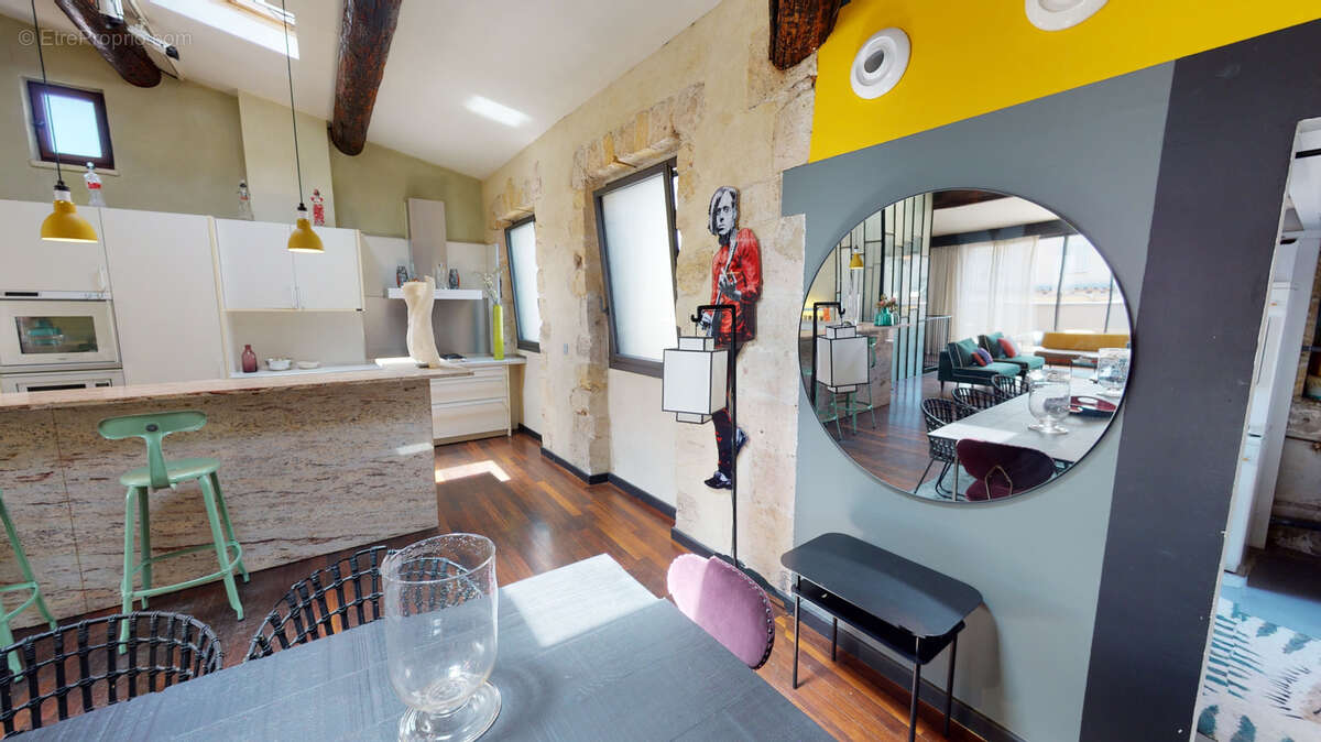 Appartement à MARSEILLE-1E