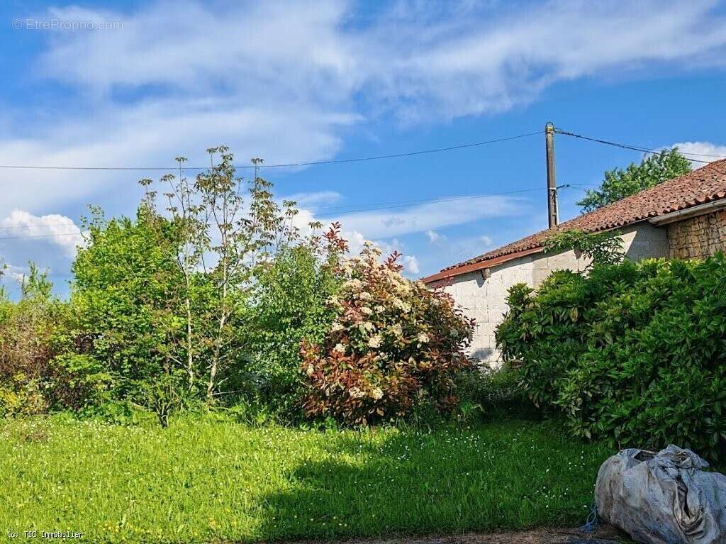 Maison à NANTEUIL-EN-VALLEE