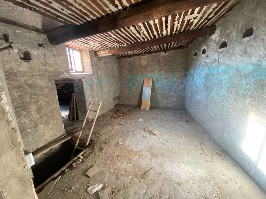 Appartement à TOUET-DE-L&#039;ESCARENE