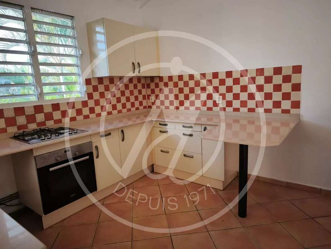 Maison à BAIE-MAHAULT