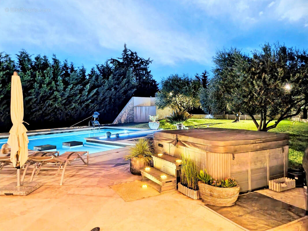 Maison à PERNES-LES-FONTAINES