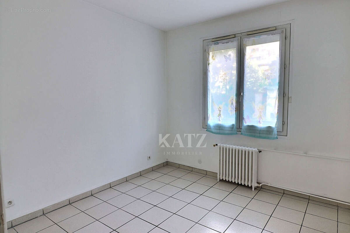 Appartement à CHARENTON-LE-PONT