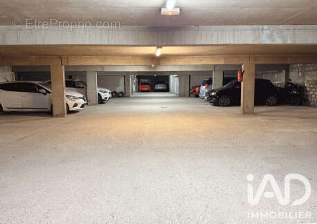 Photo 2 - Parking à PARIS-10E