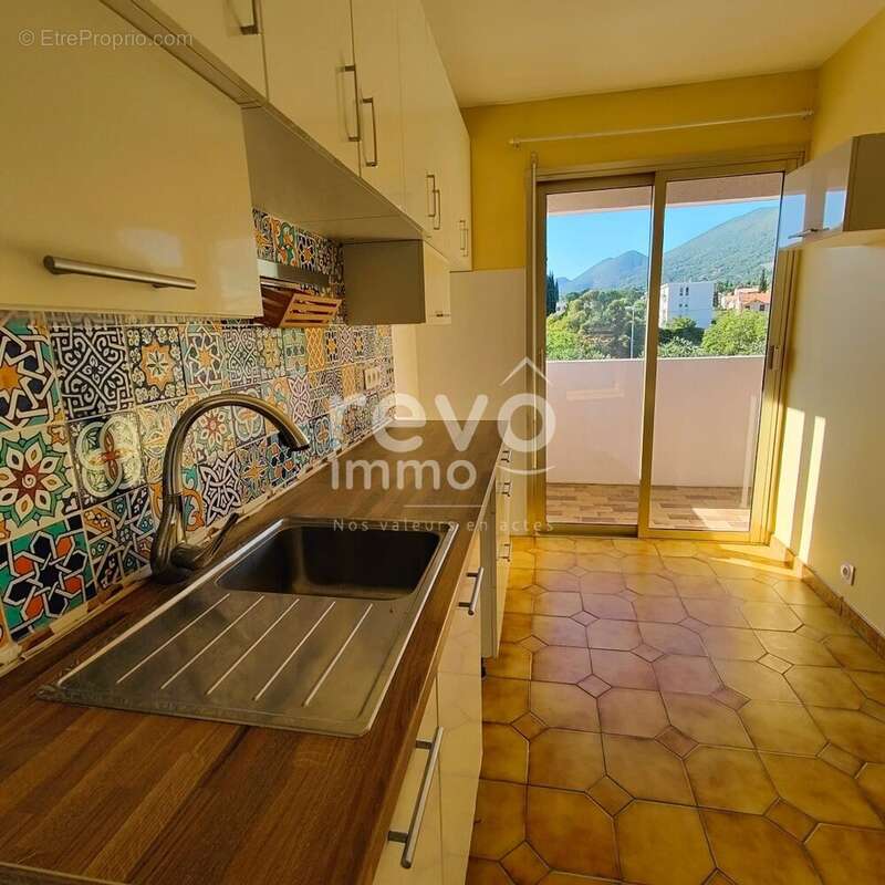 Commerces au pied de l'immeuble ! - photo 2