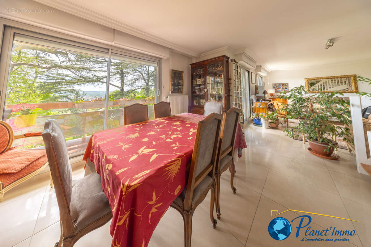 Appartement à SAINT-PRIEST-EN-JAREZ