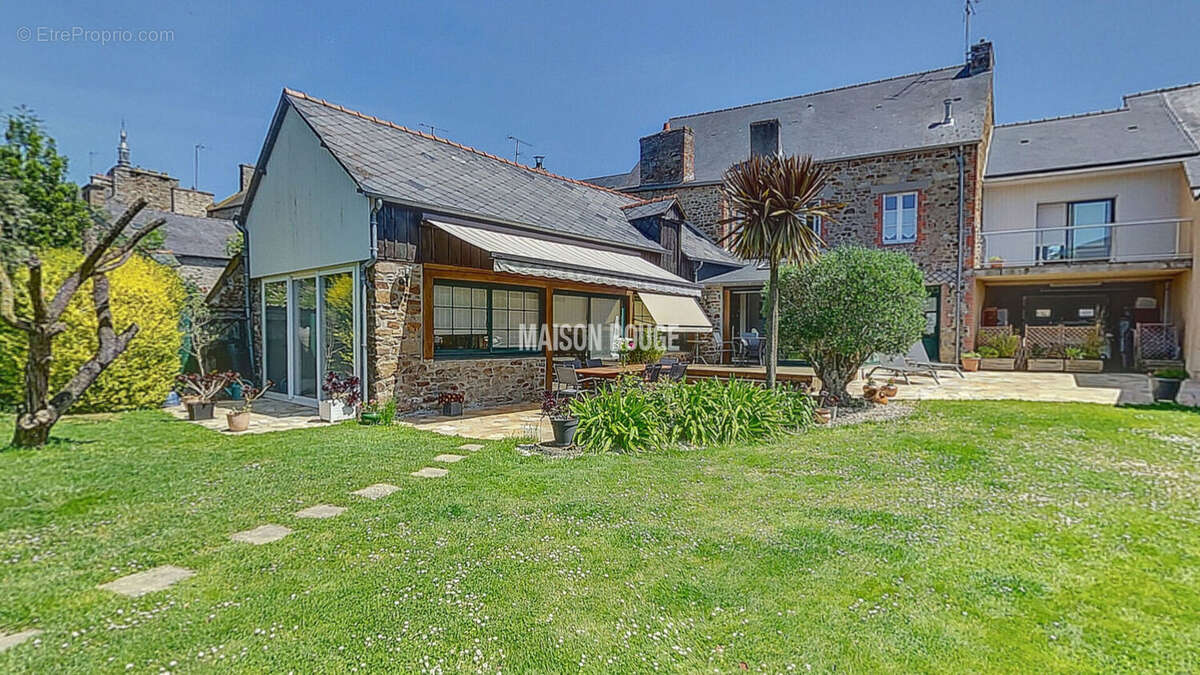 Maison hyper centre ville avec beau jardin arboré, suite parentale et cuisine de chef au coeur de Lamballe - photo 8