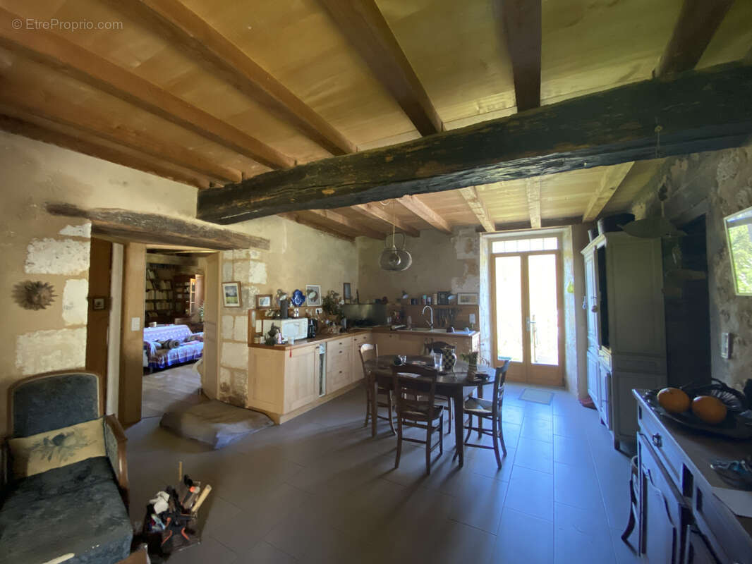 Maison à PUYMOYEN