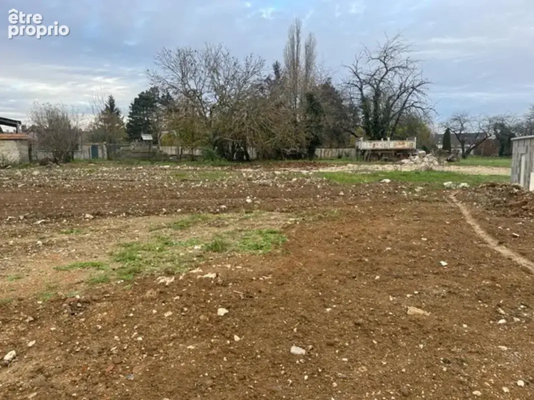Terrain à VOVES