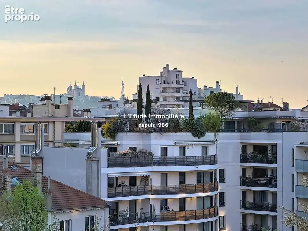 Saxe - t2 40m2 - dernier etage - vue fourviere - photo 4