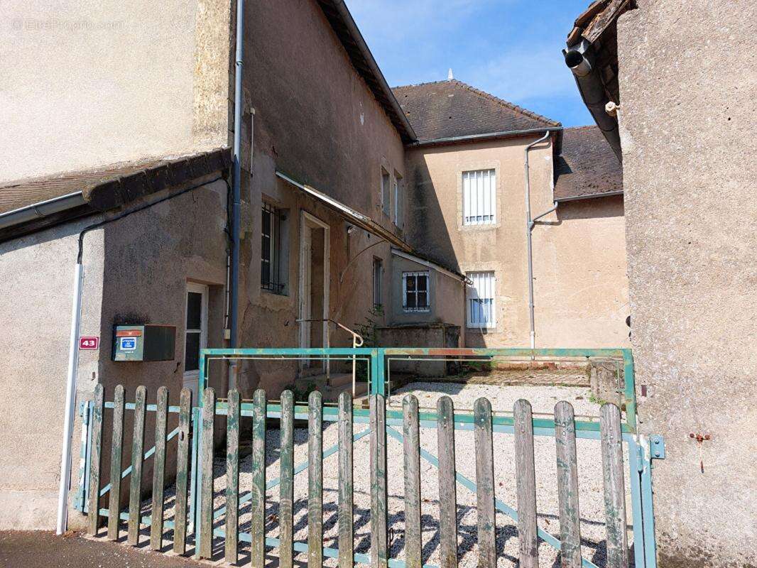 Maison à MARLY-SUR-ARROUX