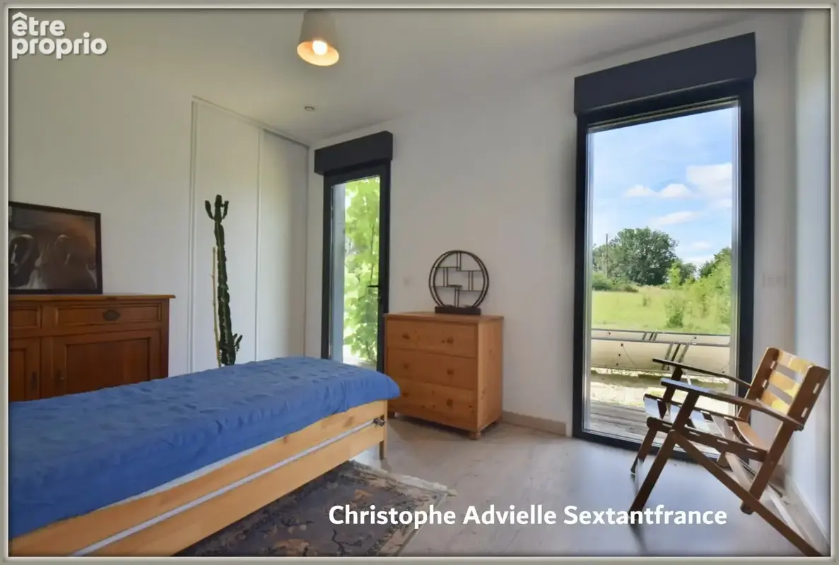 Villa d'architecte ossature bois, plain pied , 4 chambres , piscine, garage et atelier sur 1,6 Ha - photo 9