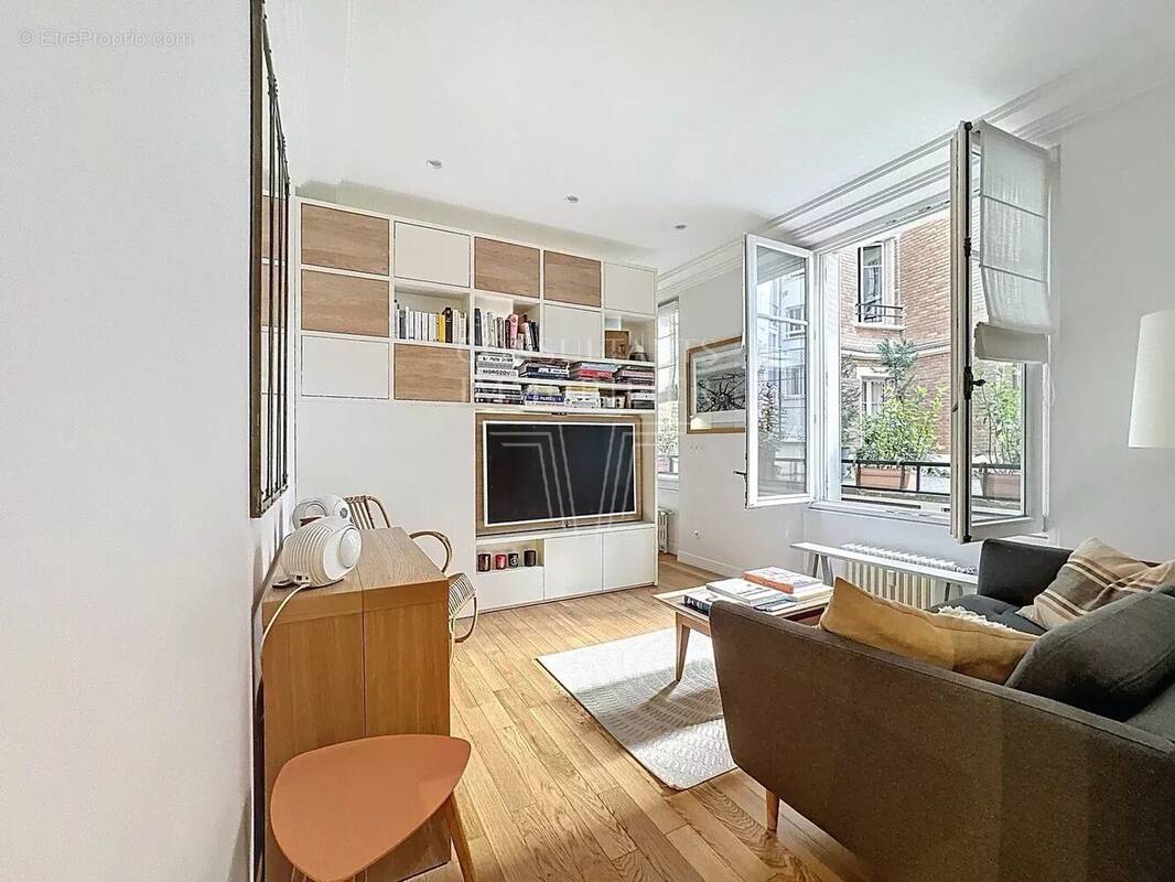 Appartement à PARIS-16E