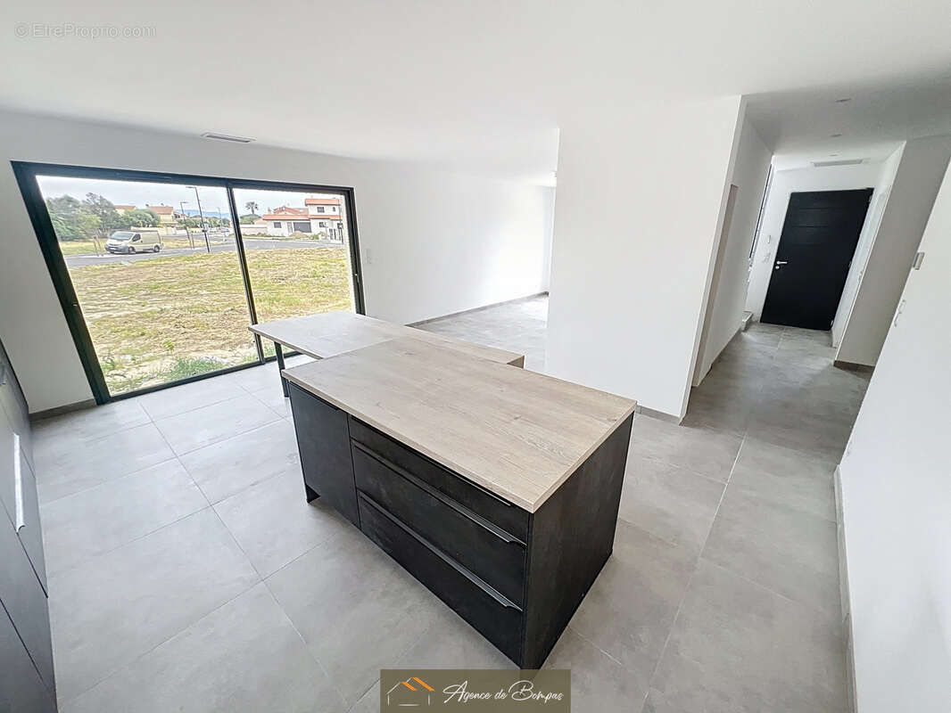 Secteur residentiel - villa 3 faces de type 5 -  121 m2 hbts  sur 344  m2 de terrain  - - photo 8