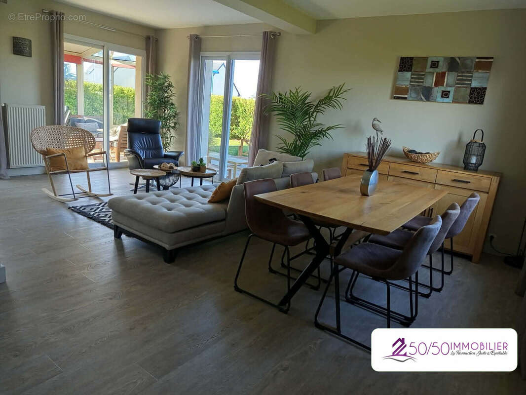 Séjour - Maison à GUISSENY