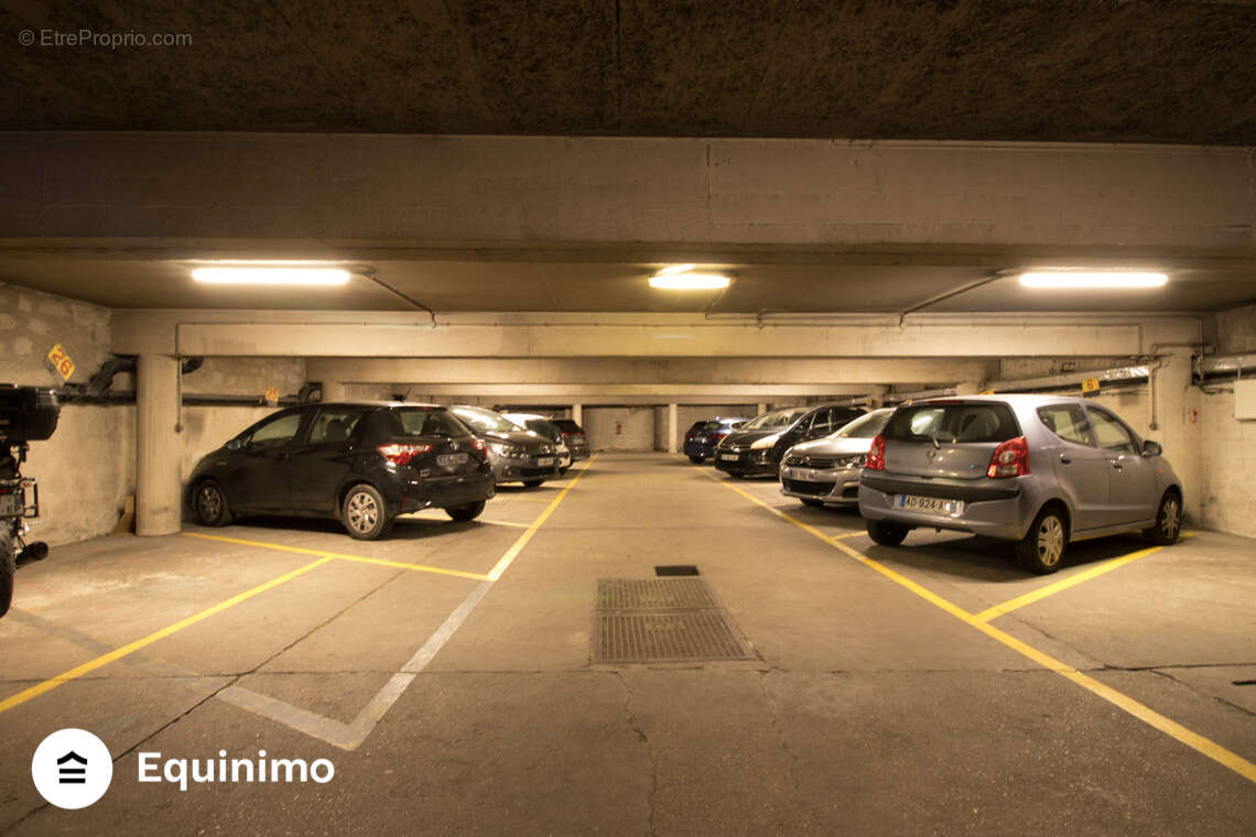 Parking à PARIS-20E