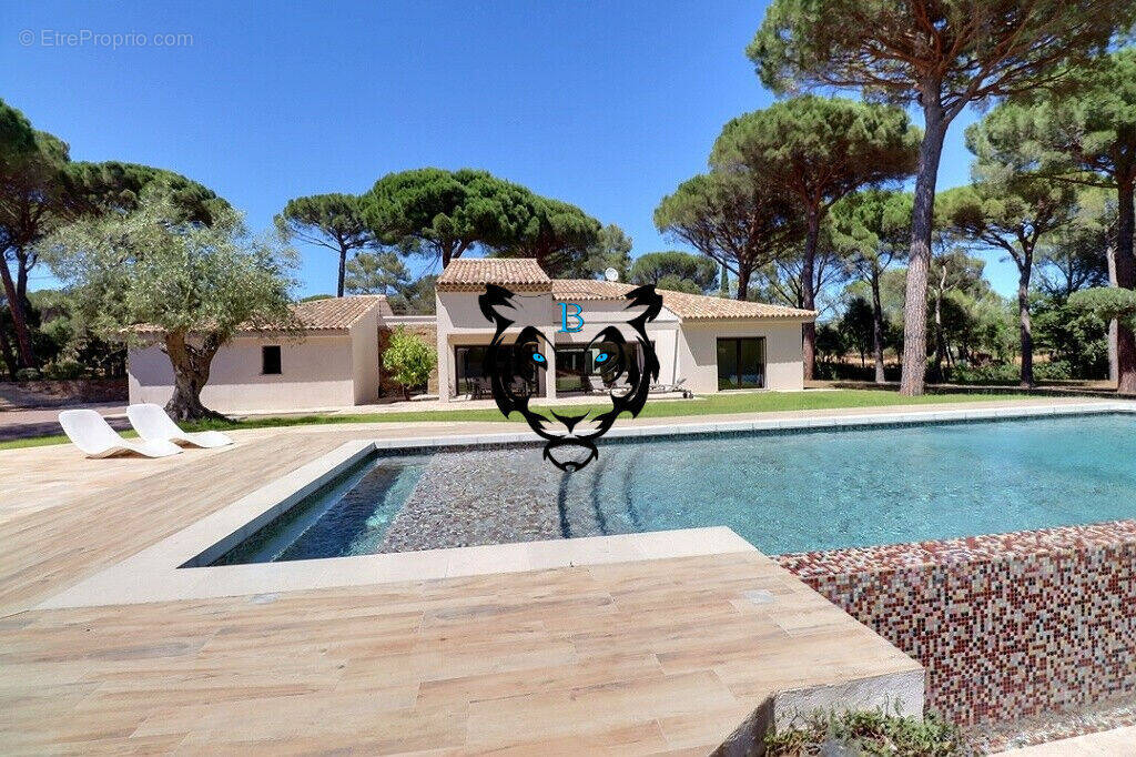 Maison à ROQUEBRUNE-SUR-ARGENS