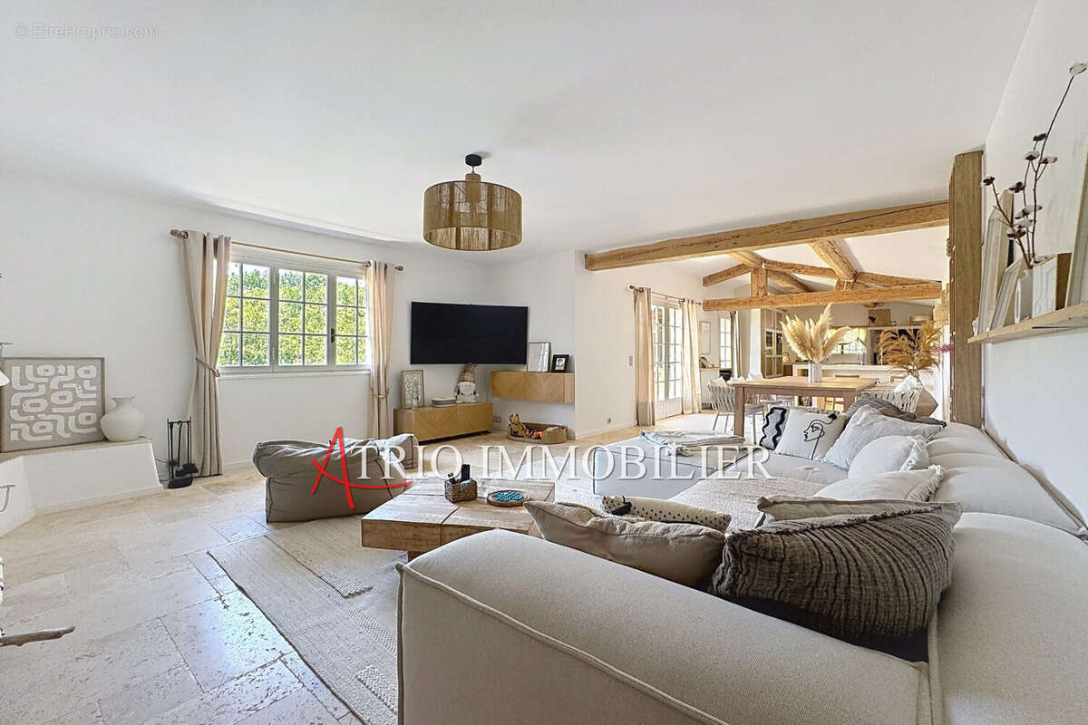 Maison 280 m² à Tourrettes-Sur-Loup  - photo 3