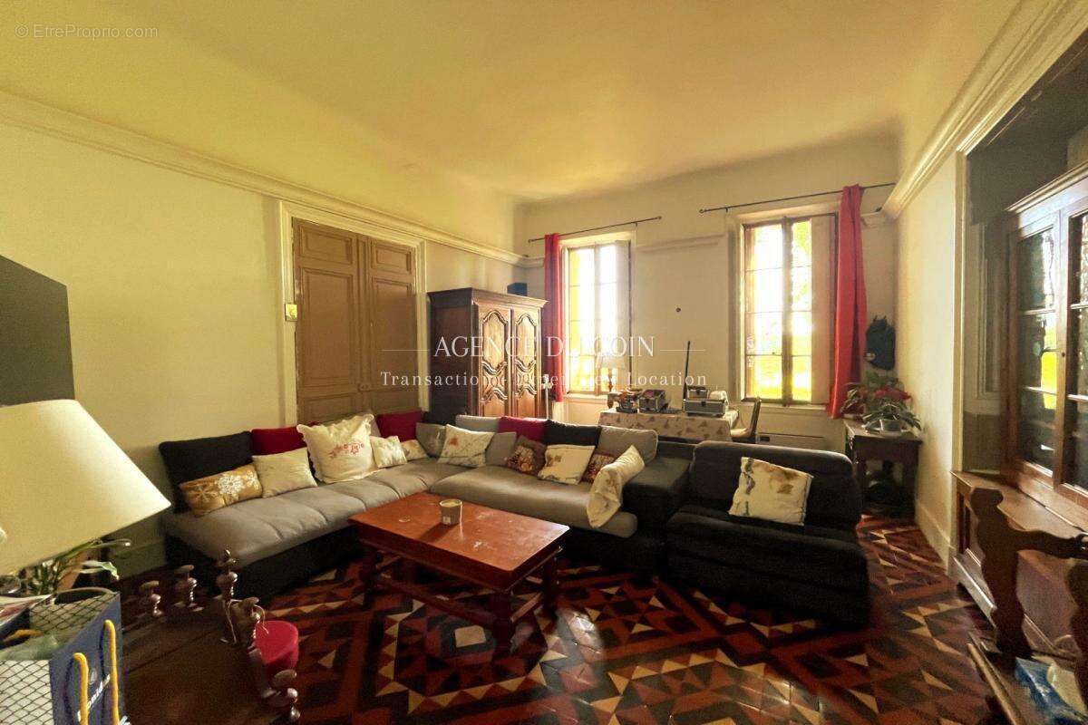 83490 LE MUY – RARE !! Appartement 3ch dans maison de maître - photo 2