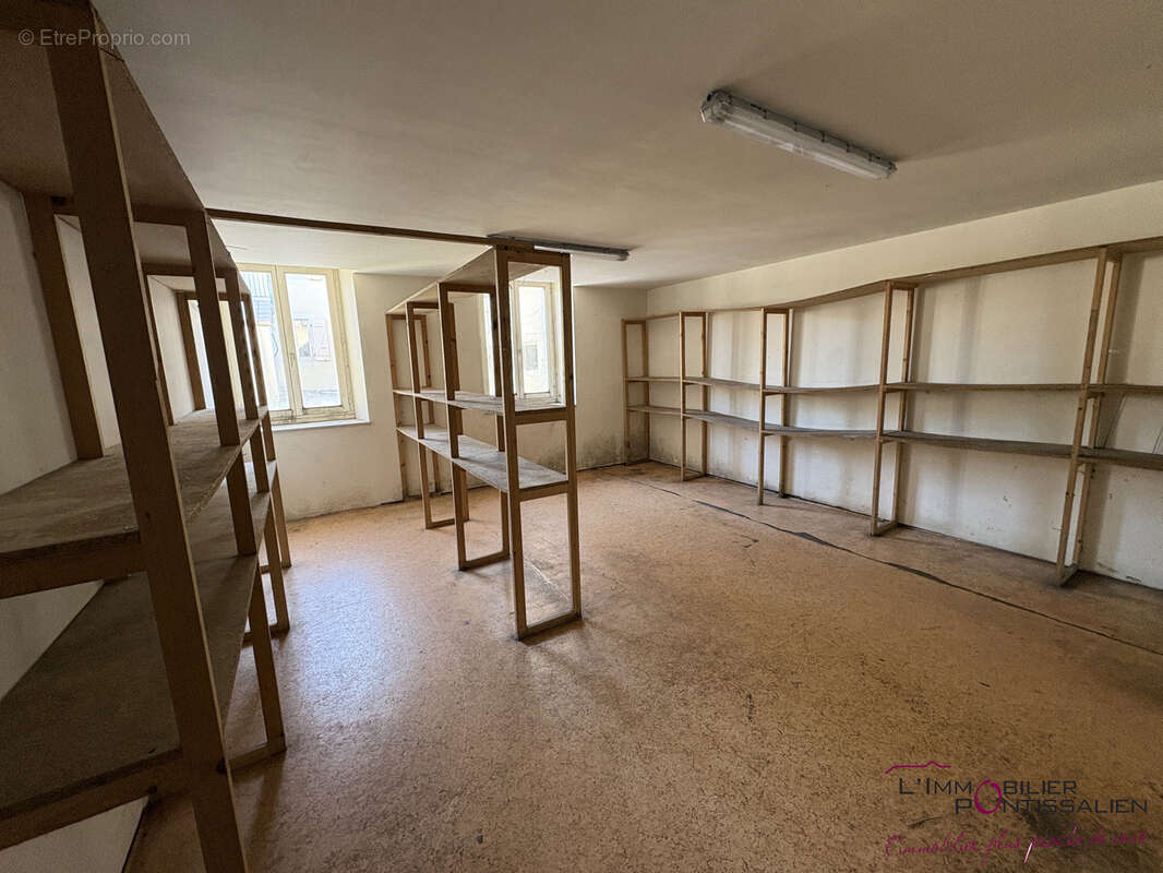 Pontarlier - proche hopital : studio a renover avec cave - photo 8