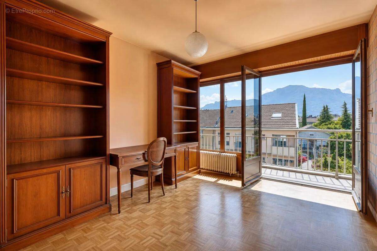 Appartement de 5 pièces de 112 m² à Grenoble - photo 2