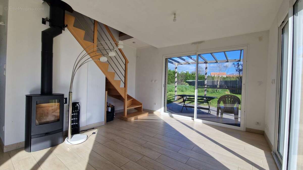 Maison à SAINT-JULIEN-DE-CONCELLES