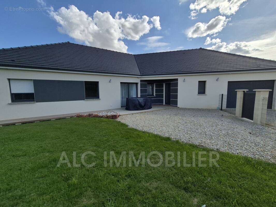 Maison à NEUFCHATEL-EN-SAOSNOIS