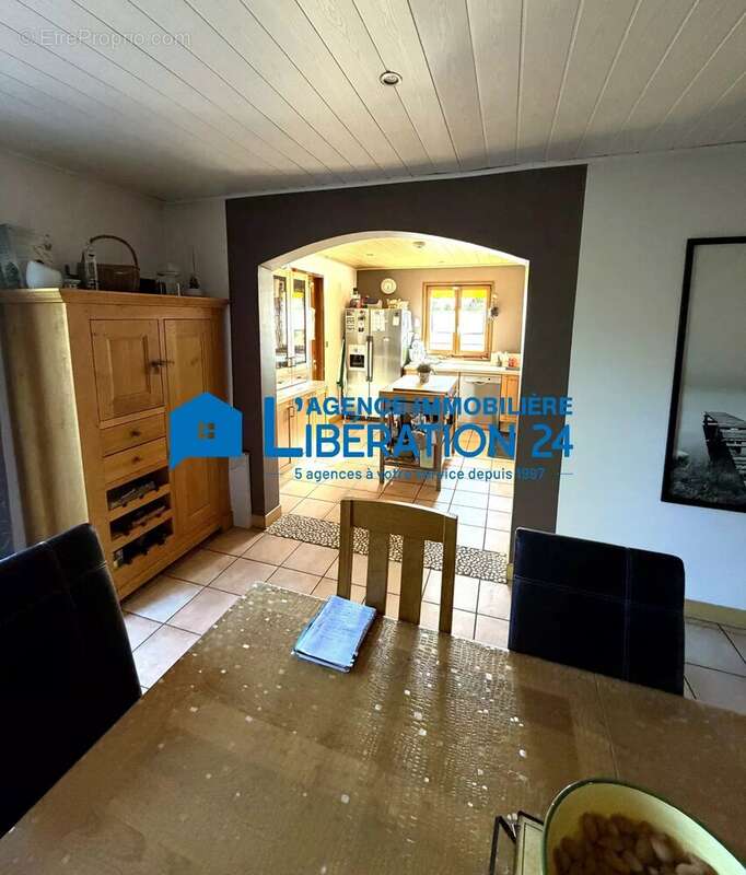 Maison familiale de 198 m2 au calme avec beau  terrain plat – Secteur prisé de La Chapelle-d’Aurec - photo 6