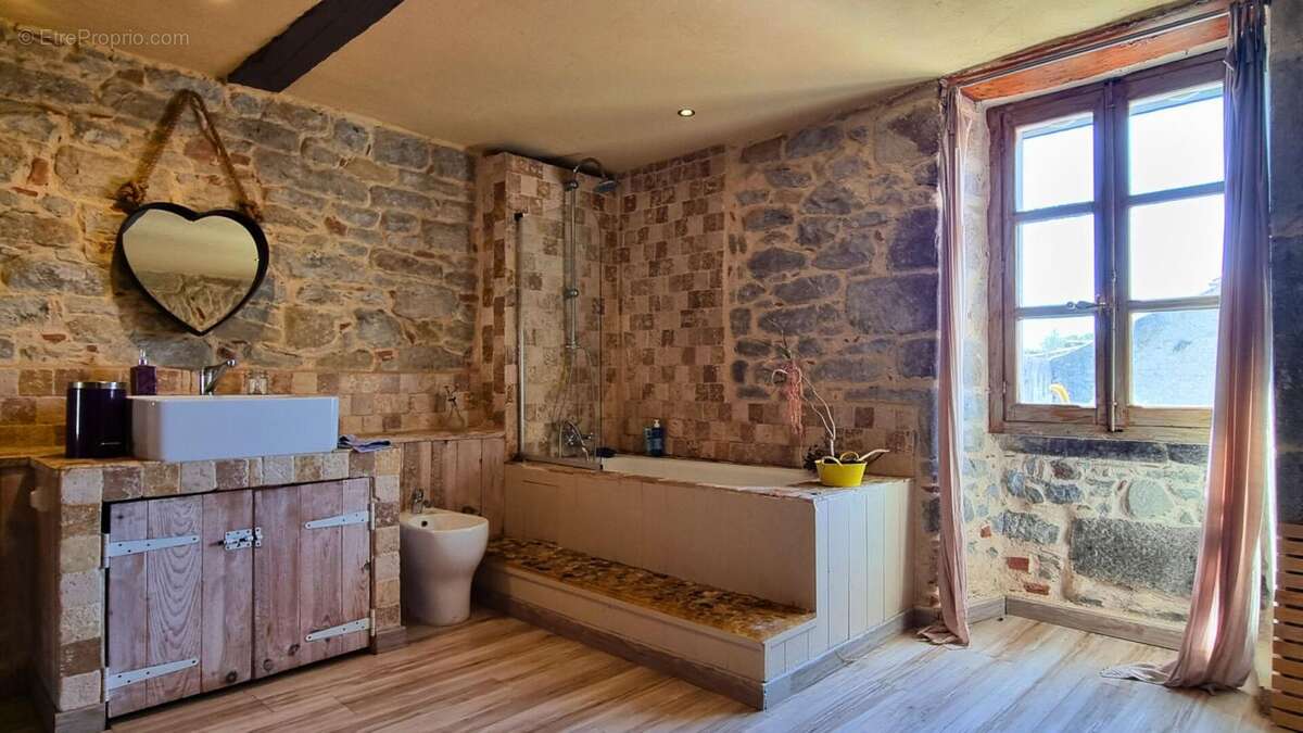 Maison de charme rénovée de 155m² habitables avec cour intime et à 6 min de Carcassonne - photo 8