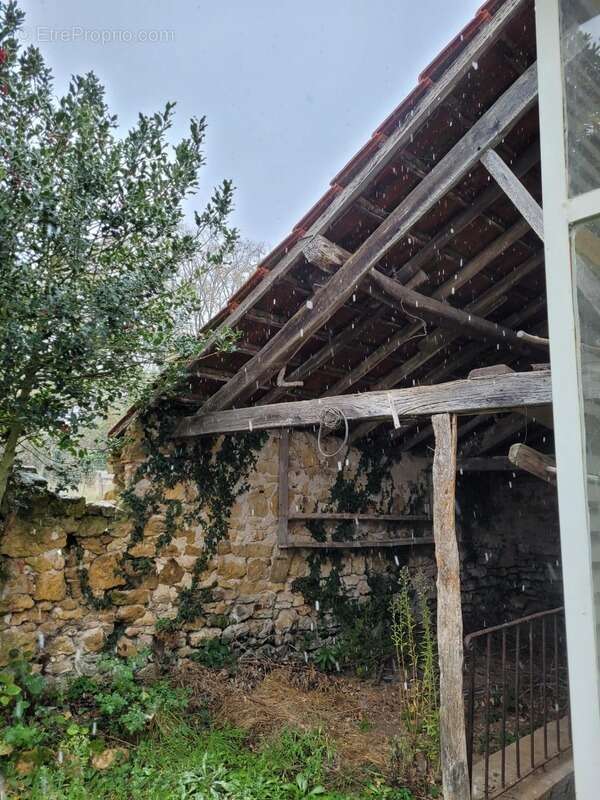 Maison à AINAY-LE-CHATEAU