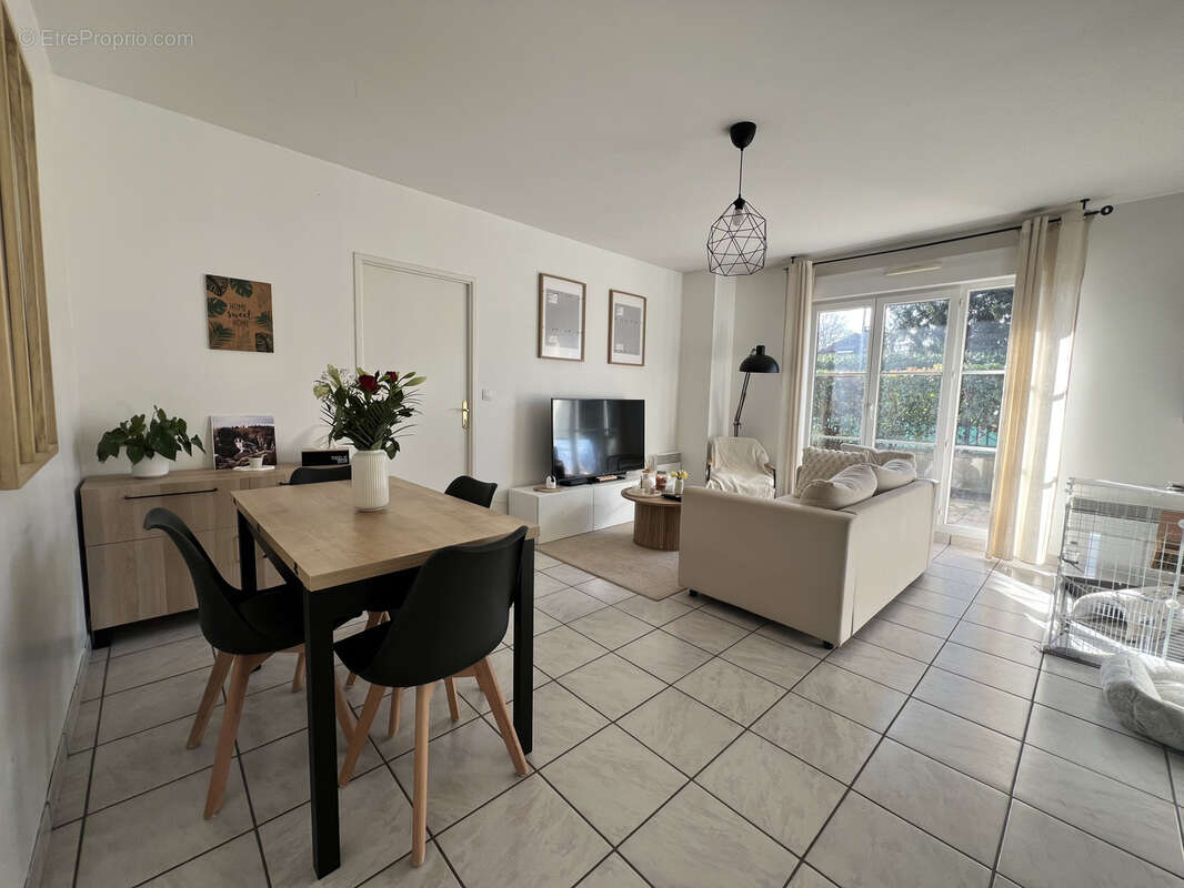Appartement à VAUX-LE-PENIL