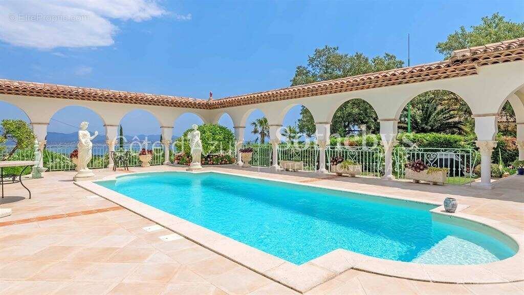 Saint-Aygulf villa hacienda avec vue mer panoramique et piscine - photo 6