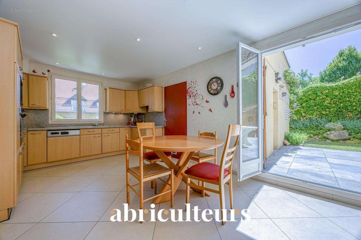 Appartement de plain-pied avec un séjour spacieux en vente à Vieugy - proximité de Annecy (74600) - photo 6