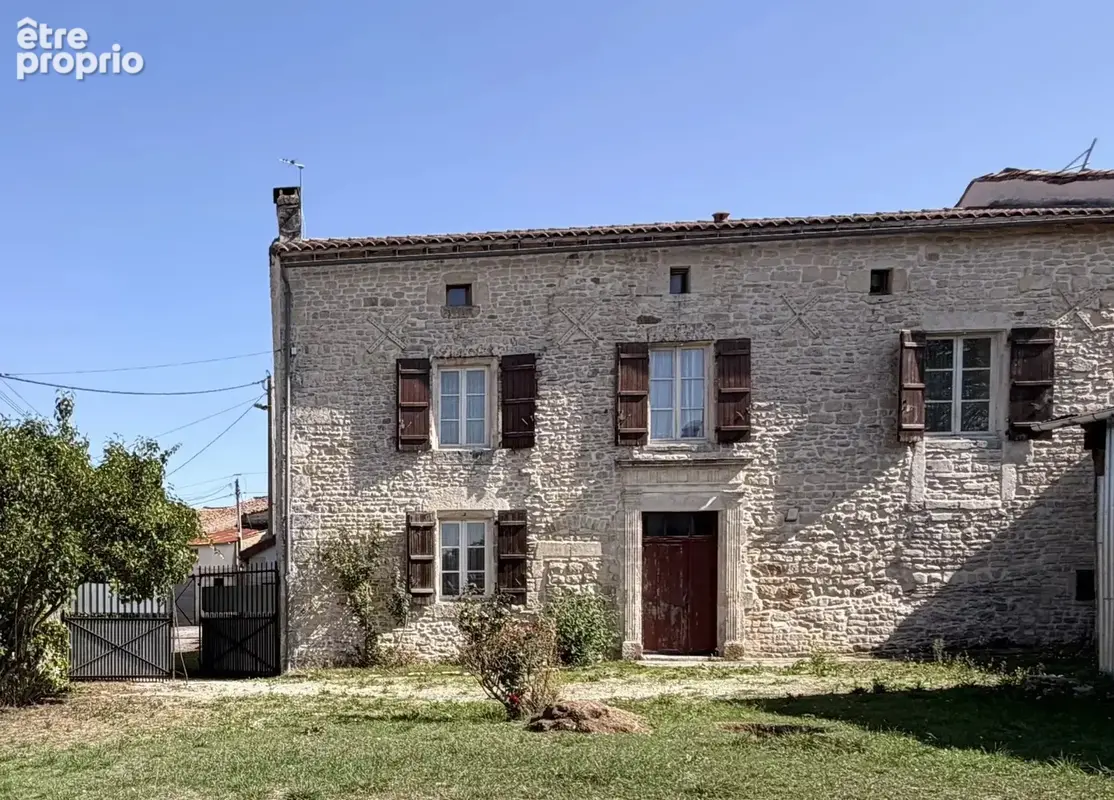 Maison en pierre pleine de potentiel à proximité d’Aigre et de Tusson - photo 16