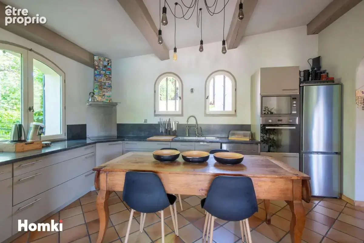 MARIGNANE – Maison familiale authentique 8 pièces 200m² avec piscine - photo 12