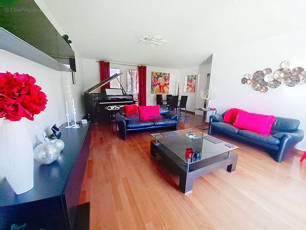 Maison à BAILLY-ROMAINVILLIERS